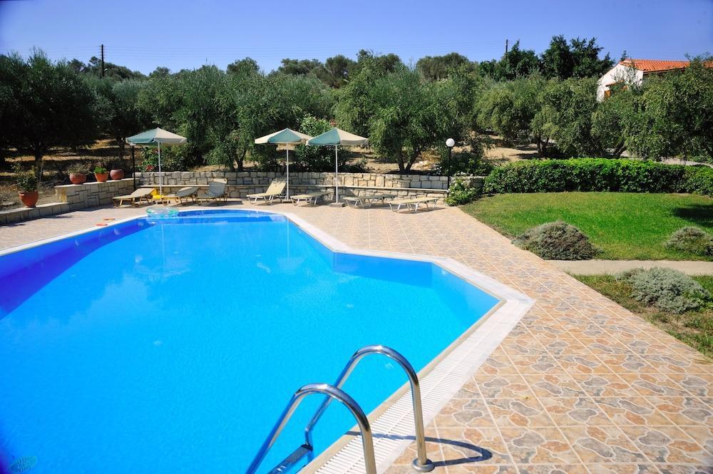 Lefkothea Villas With Large Pool, Bbq & Playground Аделианос Кампос Экстерьер фото